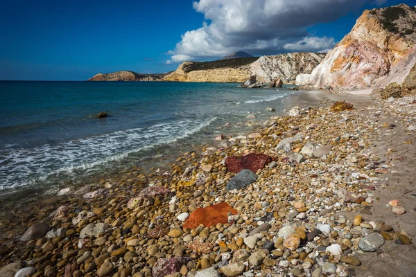 Natuurlijke kleuren van Firiplaka beach, Milos, Griekenland — Stockfoto