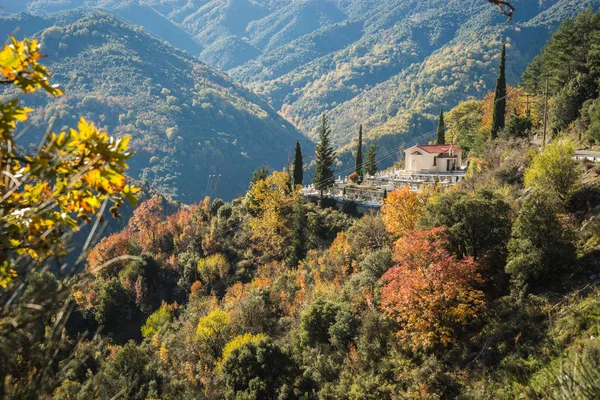 Scenic mountain autumn landscape with  village Langadia, Pelopon — Stock Photo, Image