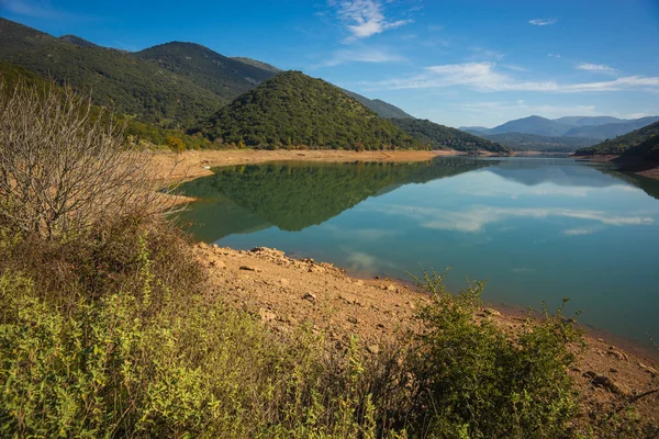 Vackert landskap med Ladona lake på Peloponnesos, Grekland — Stockfoto