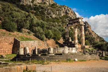  Kalıntıları bir antik Yunan Apollon Tapınağı, Delphi, Yunanistan