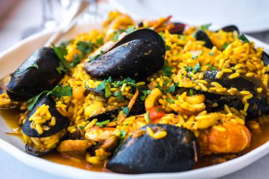 Deniz ürünleri risotto ile midye ve karides, Yunanistan