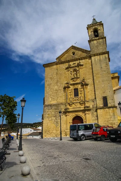 Piękną panoramę miasta z Kościołem w Montefrío, Hiszpania — Zdjęcie stockowe
