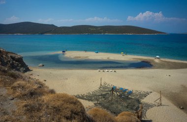 Güzel altın kum plaj, EVIA, Yunanistan