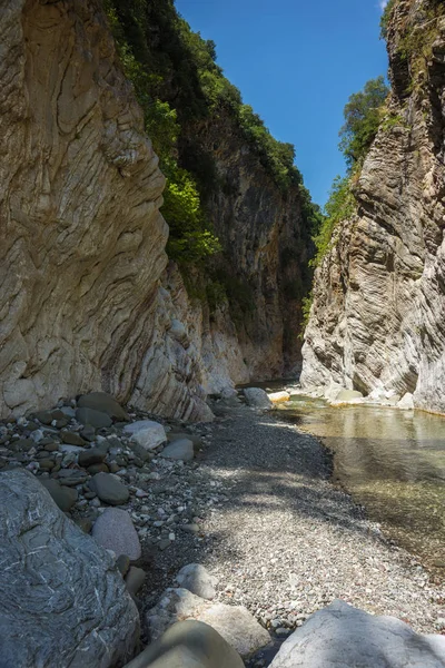 Horské soutěsky řeky poblíž Panta Vrexei v Evritania, Řecko — Stock fotografie