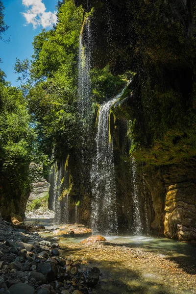 Vodopády na řece Krikiliotis na Panta Vrexei v Evritania — Stock fotografie