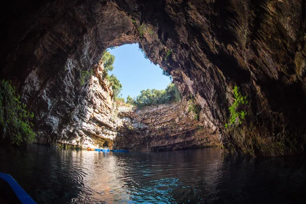 Знаменитое озеро Мелиссани на острове Кефалония в Греции — стоковое фото