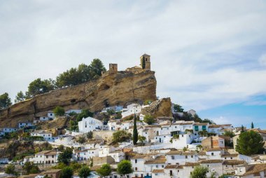 Castle Hill Montefrio, İspanya ile güzel cityscape