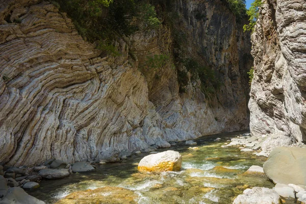 エウリタニア、ギリシャでパンタ Vrexei 近くの川山峡 — ストック写真