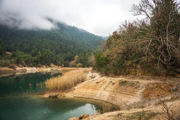 Autumn landscape with green waters of lake Tsivlos, Peloponnese, — Stock Photo, Image