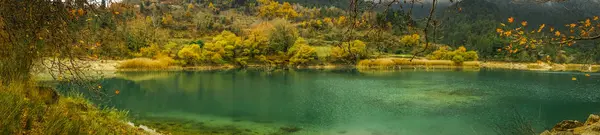 Autumn landscape with green waters of lake Tsivlos, Peloponnese, — Stock Photo, Image