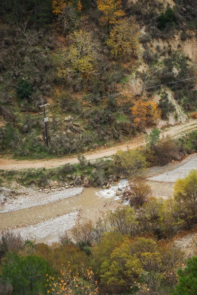 Schilderachtige mistige herfst landschap in de bergen in de buurt van Kalavrita, Pelop — Stockfoto