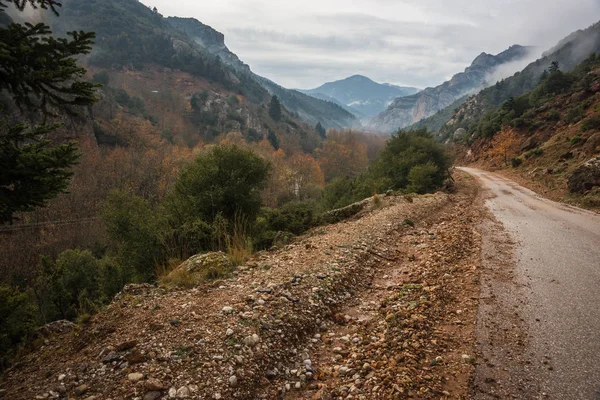 Scenic foggy autumn landscape in mountains near Kalavrita, Pelop — Stock Photo, Image