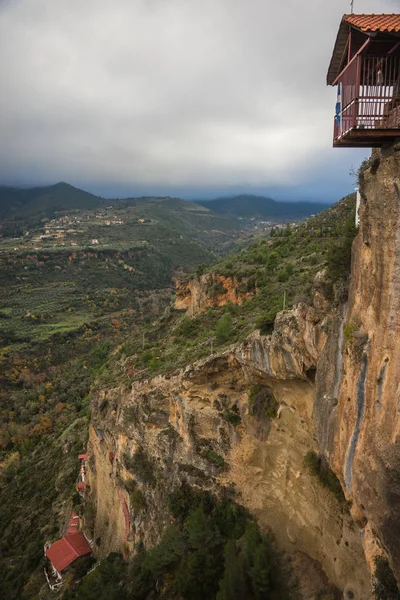 Paesaggio nebbioso paesaggio autunnale nelle montagne vicino a Kalavrita, Pelop — Foto Stock