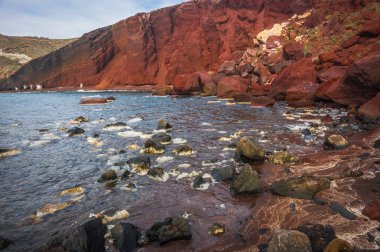 Farklı ve benzersiz kırmızı beach Santorini, Yunanistan
