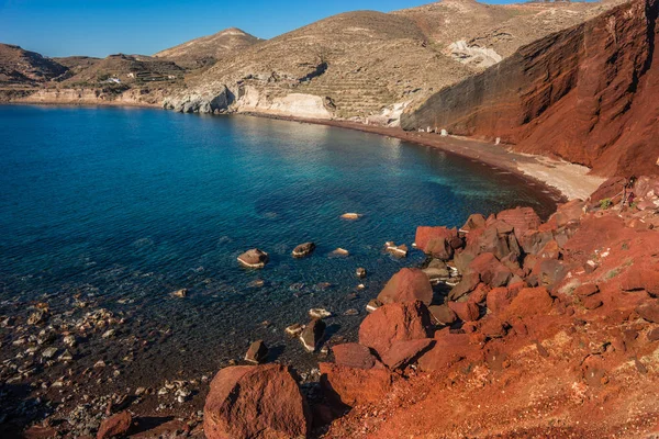 Ongebruikelijke en unieke rode strand op Santorini, Griekenland — Stockfoto