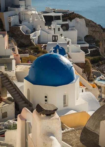 Blue dome of white church in Oia, Santorini, Greece — Stock Photo, Image