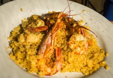 Deniz ürünleri risotto ile midye ve karides, Yunanistan