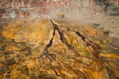 Loutro Edipsou, EVIA, gr plajda doğal termal şelaleler