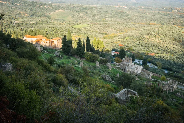 Ruinas de la ciudad castillo bizantino de Mystras — Foto de Stock