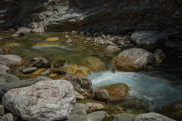 Gola del fiume di montagna vicino a Panta Vrexei in Evritania, Grecia — Foto Stock