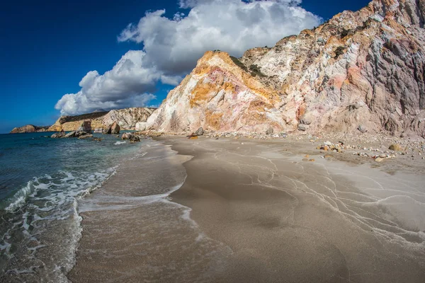 Natuurlijke kleuren van Firiplaka beach, Milos, Griekenland — Stockfoto