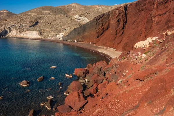 Ongebruikelijke en unieke rode strand op Santorini, Griekenland — Stockfoto