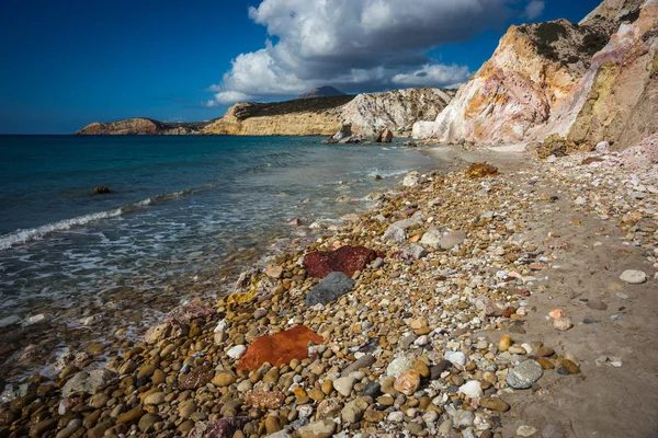 Colores naturales de Firiplaka beach, Milos, Grecia — Foto de Stock