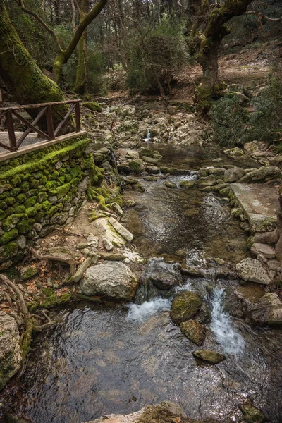 Paysage pittoresque avec une rivière à Seven Springs à Rhodes — Photo