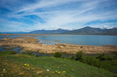 Doğal görünümünü dağ ve göl Prespa, Yunanistan