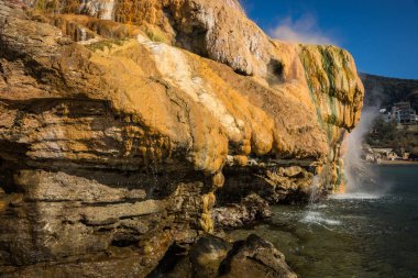 Loutro Edipsou, EVIA, gr plajda doğal termal şelaleler