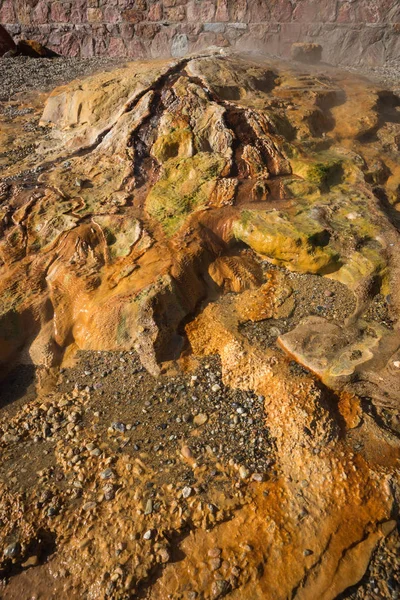 Malownicze wodospady termiczne na plaży w mieście Loutro Edipsou, Evia, Gr — Zdjęcie stockowe