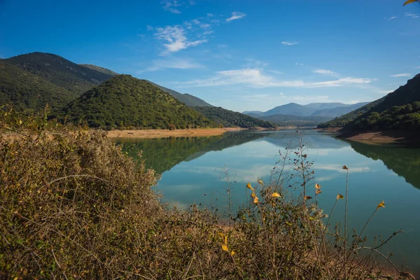 Ladona gölde Peloponnese, Yunanistan ile güzel manzara