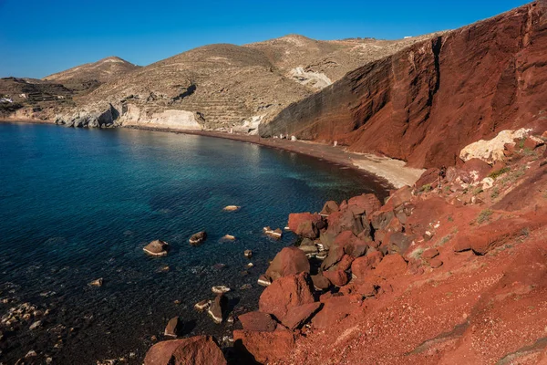 Ongebruikelijke en unieke rode strand op Santorini, Griekenland — Stockfoto