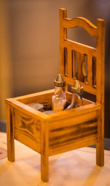 Baharat mezarda şeklinde sandalye