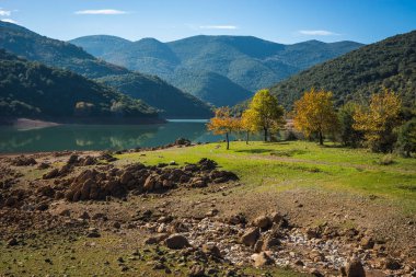 Ladona gölde Peloponnese, Yunanistan ile güzel manzara