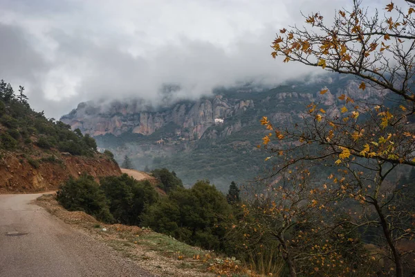 Scenic foggy autumn landscape in mountains near Kalavrita, Pelop — Stock Photo, Image