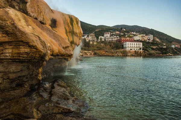 Loutro Edipsou, EVIA, gr plajda doğal termal şelaleler