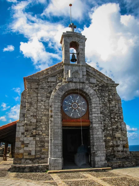 Küçük kilise Adası Gastelugache, Bask Ülkesi, İspanya