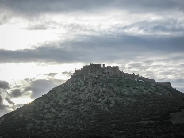 Руины замка Новая Калатрава недалеко от Сьюдад-Реаль, Испания — стоковое фото