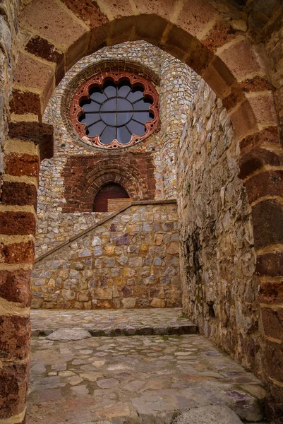 Zřícenina nový hrad Calatrava poblíž Ciudad Real, Španělsko — Stock fotografie