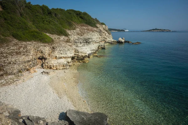 Paisaje marino, acantilados y playas en la isla de Paxi, Grecia —  Fotos de Stock