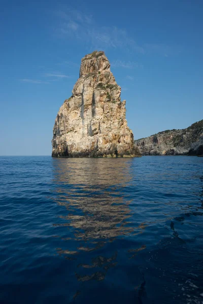Meereslandschaft, Klippen und Strände auf der Insel Paxi, Griechenland — Stockfoto