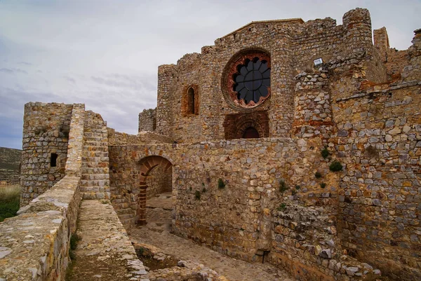 Ruiny zamku Calatrava nowy w pobliżu Ciudad Real, Hiszpania — Zdjęcie stockowe