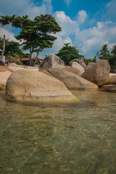 Paisaje marino en la playa de Lamai en la isla de Samui en Tailandia — Foto de Stock