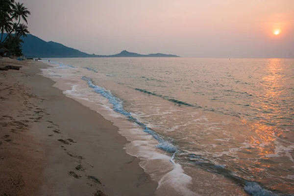 Paisaje marino en la playa de Lamai en la isla de Samui en Tailandia — Foto de Stock