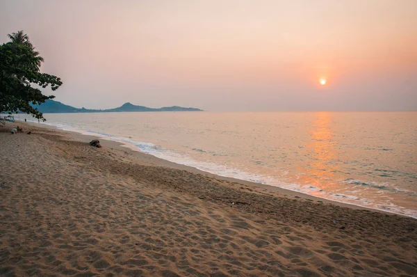 Paisaje marino en la playa de Lamai en la isla de Samui en Tailandia —  Fotos de Stock