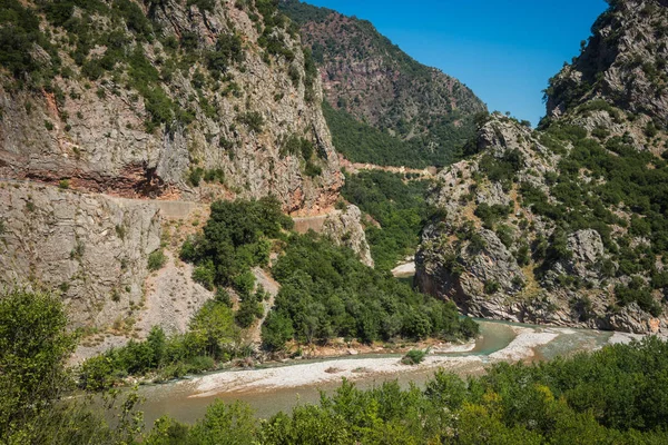 Evritania, Krikeliotis Nehri ile doğal dağ manzarası, — Stok fotoğraf