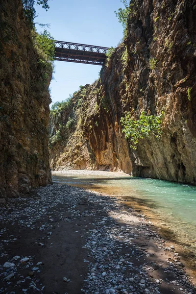 Festői hegyi táj, a Krikiliotis folyó, Evritania — Stock Fotó