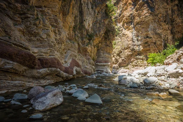 エウリタニア、ギリシャでパンタ Vrexei 近くの川山峡 — ストック写真