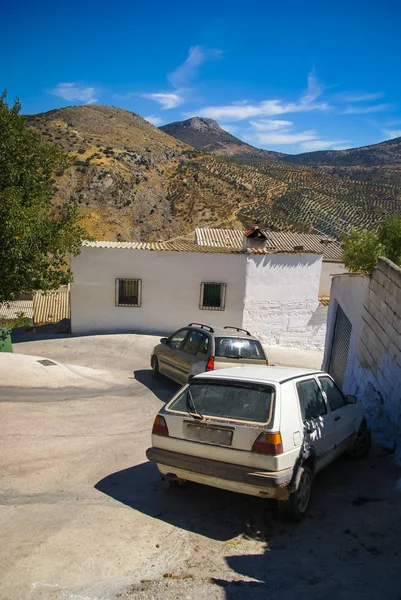Strada di montagna nella piccola città Colomera in Spagna — Foto Stock